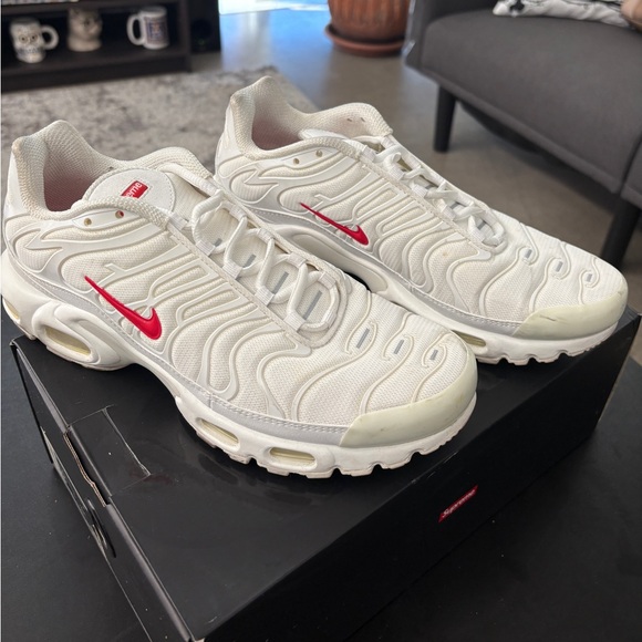 nike supreme plus